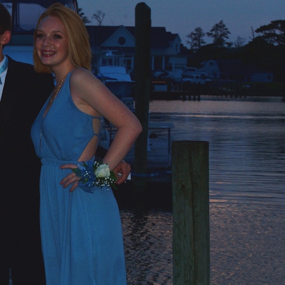 PROM DRESS BLUE - Picture 1 of 3
